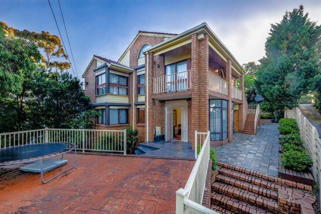 Magnificent House With Stunning View * Eltham