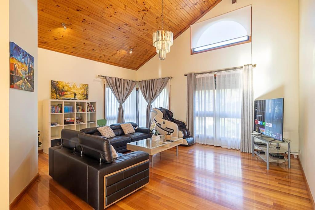 Magnificent House With Stunning View Villa Eltham